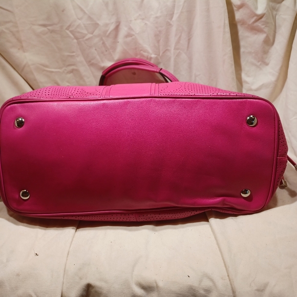 Coach perforated shoulder bag - Picture 6 of 10